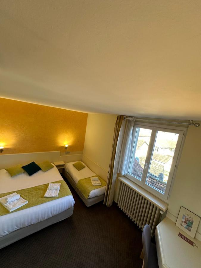 Logis Hotels - Hotel Et Restaurant Le Lion D'Or Gramat Exterior foto