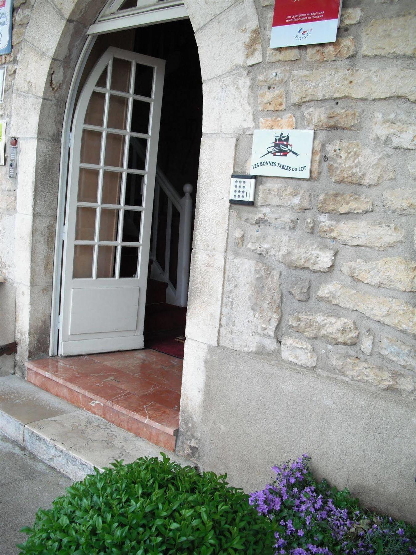 Logis Hotels - Hotel Et Restaurant Le Lion D'Or Gramat Exterior foto